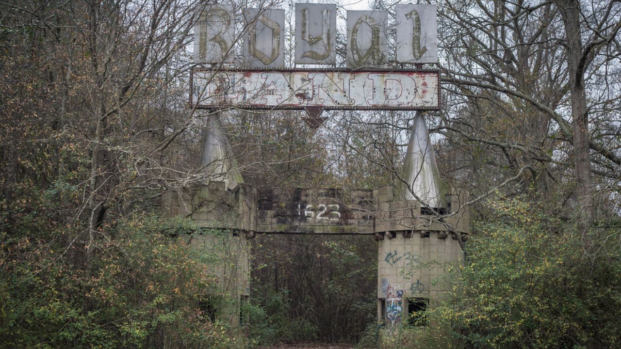 Most People Have Forgotten About This Abandoned Park Hiding in Mississippi