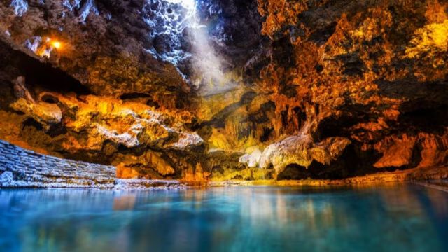 Coolest Underground Attractions in Florida